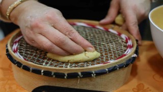 Sivasın yöresel tatlısı kalburabastı, bayram sofralarında yerini aldı