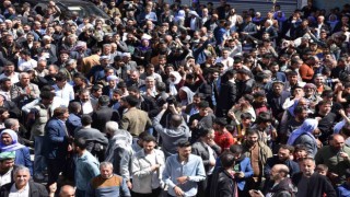 Siverekte seçim sonuçlarına itiraz eden kalabalığı ilçeye gelen Büyükşehir Belediye Başkanı Gülpınar dağıttı
