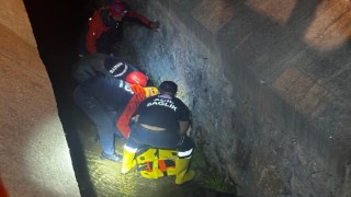 Sulama kanalına düşen sürücüyü itfaiye kurtardı