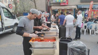 Sultangazide geleneksel sokak iftarı düzenlendi, bin 500 kişi aynı sofrada buluştu