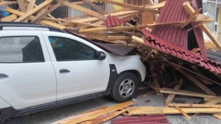 Suluovada fırtına çatıları uçurdu, vatandaşlar deprem sandı