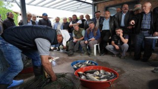 Tarihi Gölyazıda 100 yıllık balık mezadı