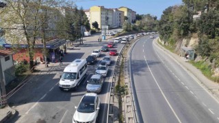 Tatilcilerin dönüş yoğunluğu trafiği durdurdu