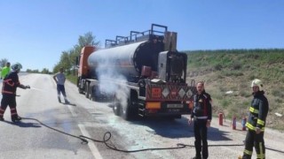 Tehlikeli madde taşıyan tırın dorsesinde çıkan yangın korkuttu