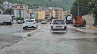 Tokatta sağanak yağışta sokaklar göle döndü