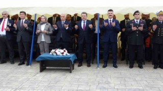 Trabzon protokolü şehitliği ziyaret etti