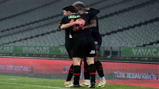 Trendyol Süper Lig: Fatih Karagümrük: 1 - Antalyaspor: 0 (İlk yarı)