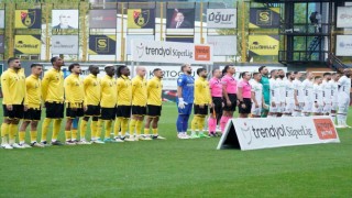 Trendyol Süper Lig: İstanbulspor: 0 - Fatih Karagümrük: 0 (İlk yarı)