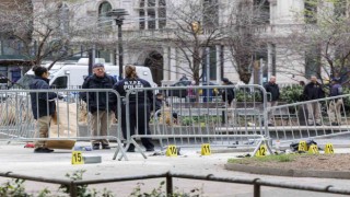 Trumpın yargılandığı mahkemenin önünde kendini yakan adam hayatını kaybetti