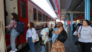 Turistik Diyarbakır Ekspresi ile Diyarbakıra gelenler kente hayran kaldı