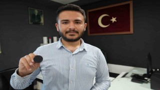 Türkiyenin en genç muhtarı mührü babasından alarak göreve başladı