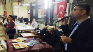 Türkoğlu ve Can iftarını vatandaşlarla açtı