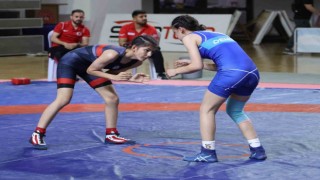 U15 Kadınlar Güreş Türkiye Şampiyonası Sivasta başladı