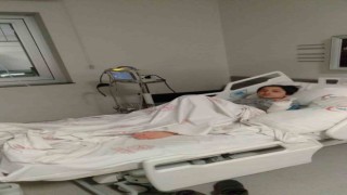 Ümraniyede otomobilin altında kalan çocuk kazanın şokuyla kalkıp böyle yürüdü