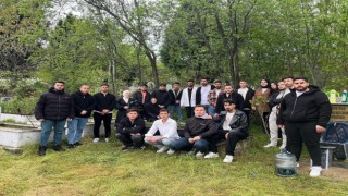 Üniversite öğrencileri mezar temizliği yaptı