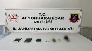 Uyuşturucu kullanan ve satan iki şahıs gözaltına alındı