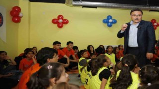 Vali Çiçek, öğrencileri ilmek ilmek işliyor