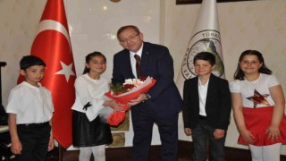 Vali koltuğuna oturdu, okunla park istedi