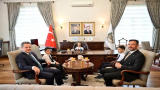 Vali Ünlü 44 yıl sonra rolleri değişti