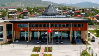 Van’da Büyükşehir Belediyesi AK Partiye Geçti