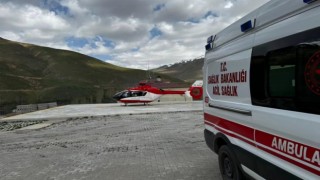 Vanda göğüs ağrısı olan hasta için ambulans helikopter havalandı