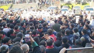 Vandaki başkan değişikliğine ilişkin protesto yapmak isteyen avukatlara müdahale