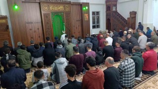 Vanlılar Kadir Gecesinde camilere akın etti