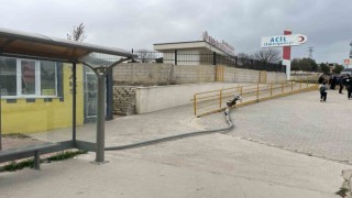 Vatandaş, devrilen direğin kimin kaldıracağını soruyor