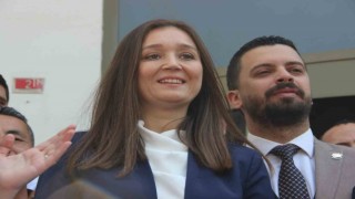 Yeni Başkan Durbayın annesinden gurur gözyaşları