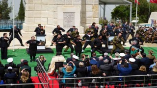 Yeni Zelanda askerleri atalarını haka dansıyla andı