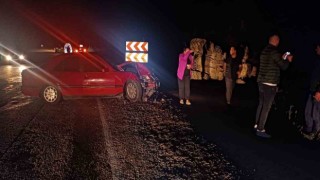 Yenicede otomobil traktöre çarptı; 2 kişi yaralı