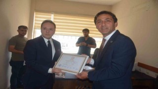 YRPden Manisada belediye kazanan tek isim olan Daban göreve başladı