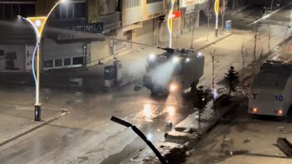 Yüksekovada izinsiz yürüyüşe polis müdahalesi