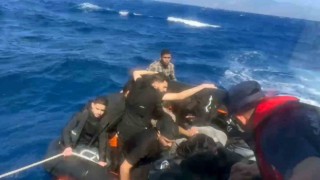 Yunanistanın geri ittiği 27 düzensiz göçmen kurtarıldı