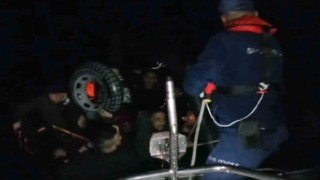 Yunanistanın geri ittiği can salındaki 18 düzensiz göçmen kurtarıldı