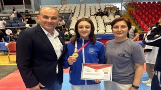 Yunusemreli Gülcan Kinaliden altın madalya