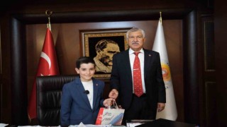 Zeydan Karalar makamını minik Ata Ergüle teslim etti