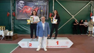 120 sporcunun katıldığı tenis turnuvası sona erdi