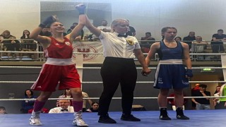 13 yaşındaki boksör Selina Çukur, Almanyada şampiyon oldu