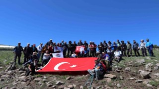 19 Mayıs için karlı dağlarda yürüdüler