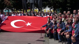 19 Mayıs kutlamalarında birlik ve beraberlik pozu