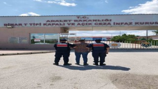 2 yıl 3 ay 10 gün hapis cezası ile aranan şahsı jandarma yakaladı