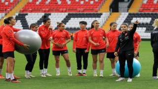 21 yaşında futbolu bıraktı; 29 yaşında A Milli Kadın Futbol Takımına yardımcı antrenör oldu