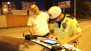 3. kez alkollü yakalanan sürücü, gülerek “İnsanlık hali” dedi