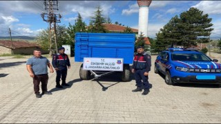 300 bin TLlik römorku çalıp boyayan şahısları jandarma yakaladı