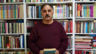 38 yıllık meslek aşkı, baba evini kütüphaneye çevirtti