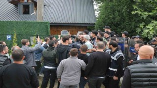 4 yıldır su faturası ödediği bungalovun suyu kesilince yolu kapattı, ortalık karıştı