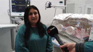 454 gram doğan Melek Mucize bebek, hayata dört elle sarıldı