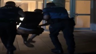 49 yıl hapis cezasıyla aranan firari, motosiklet çalarken yakalandı