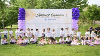 AÇEMli miniklerden Anneler Günü sürprizi